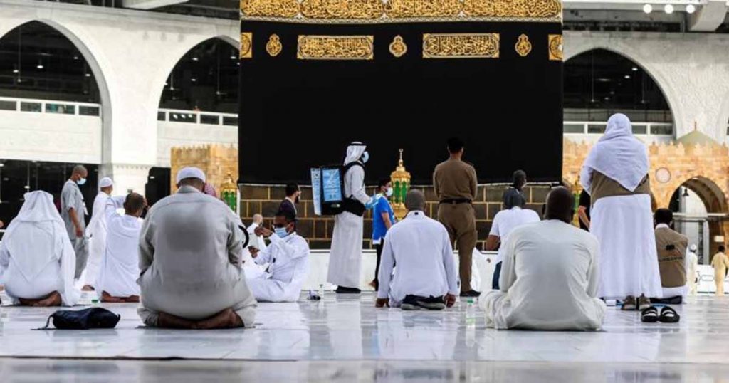 Saudi Arabia To Gradually Resume Umrah Pilgrimage From October