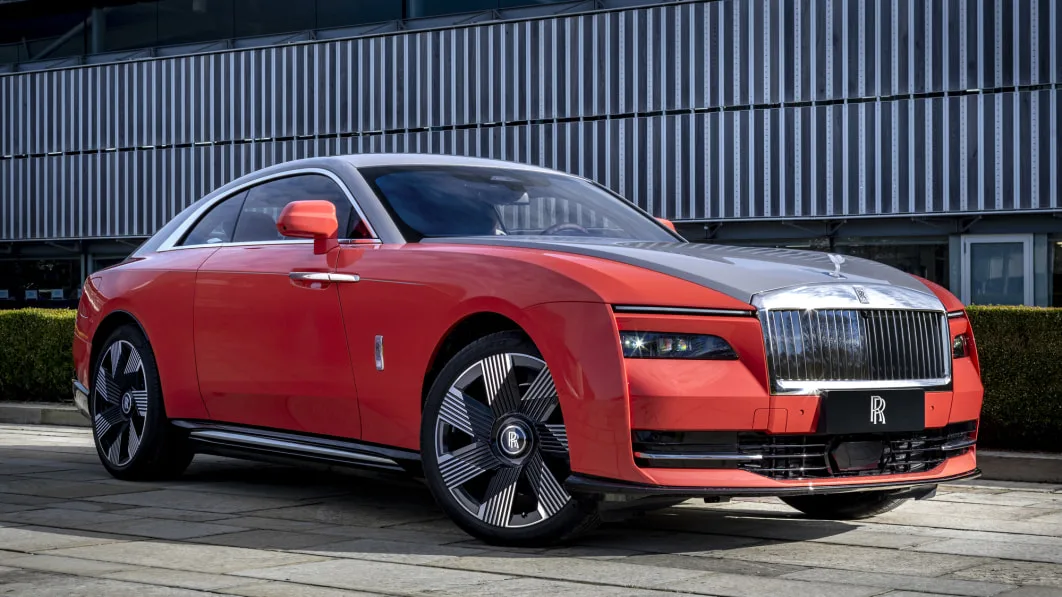 "Rolls-Royce Unveils Customized Cars Inspired by Travel in Shanghai Private Office"