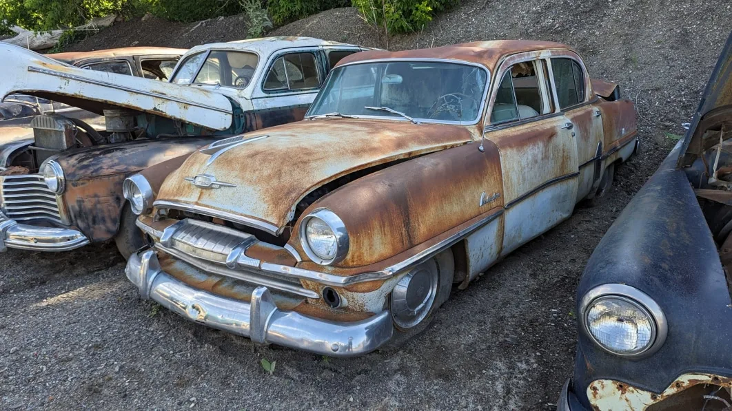 "1954 Plymouth Belvedere: A Vintage Gem Found in a Denver Junkyard"