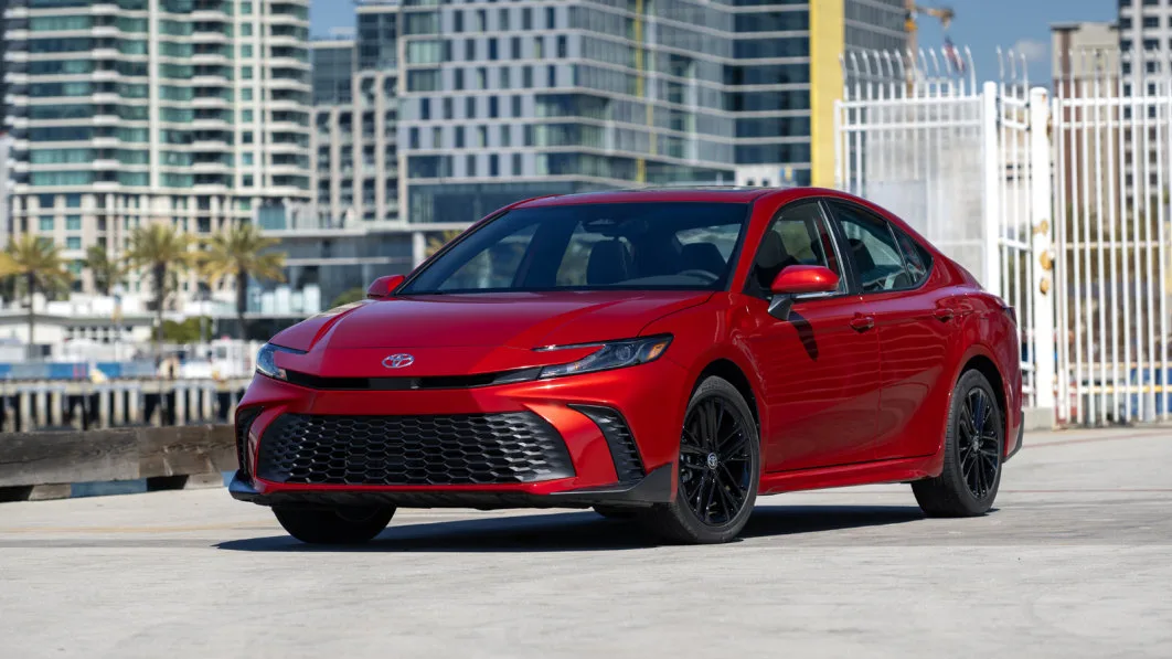 2025 Toyota Camry: A New Generation of Hybrid Power and High-Quality Cabin