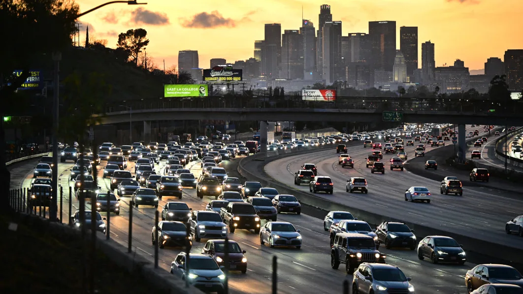 California Proposes Requiring New Cars to Alert Drivers When They Exceed Speed Limit by 10 MPH