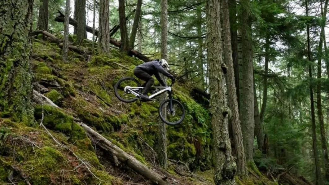 "Discover the Thrilling Salsa Notch 160 Deore 12 eBike for Challenging Mountain Trails"