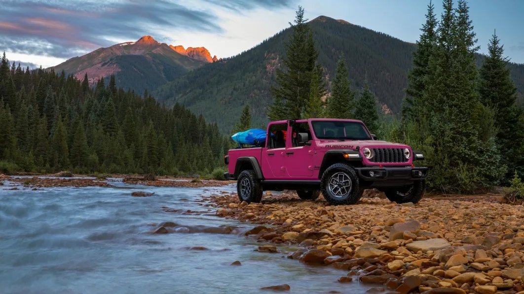 Jeep Introduces Tuscadero Pink to the Gladiator's Color Palette