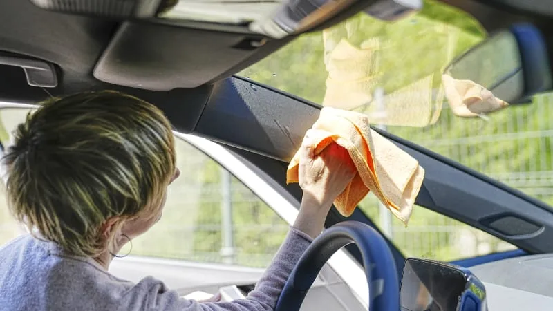 The Complete Guide to Cleaning the Inside of Your Windshield