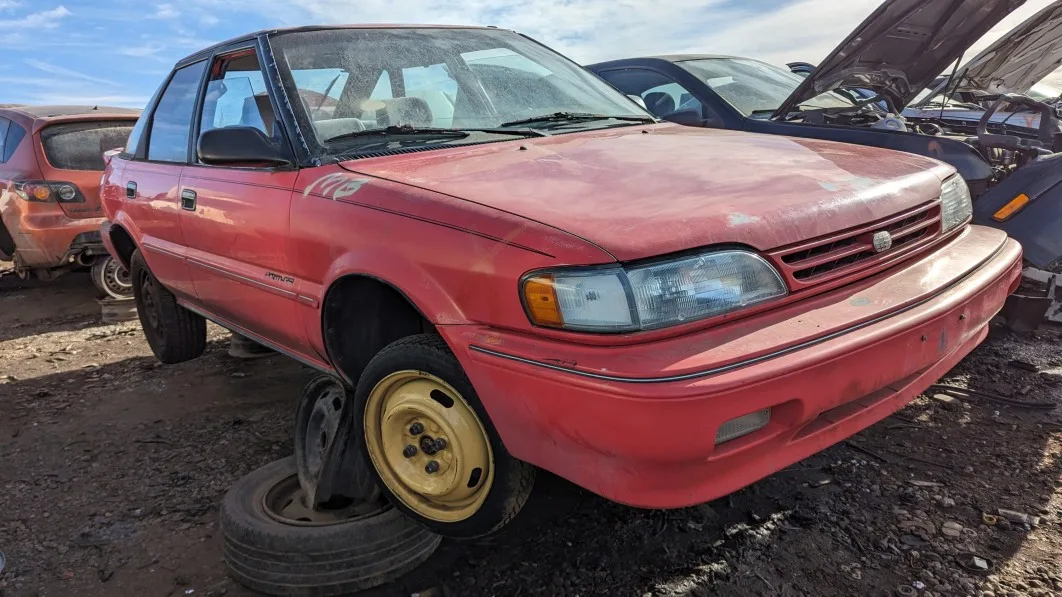 Rare Find: Unveiling a Rare Hatchback Version of the Geo Prizm GSi, Powered by a Toyota Sprinter Engine | Junkyard Discoveries