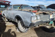 The 1968 Oldsmobile Delta 88 Custom: A Classic B-Body Sedan with Power and Prestige