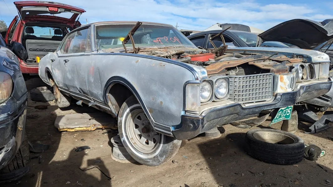 The 1968 Oldsmobile Delta 88 Custom: A Classic B-Body Sedan with Power and Prestige