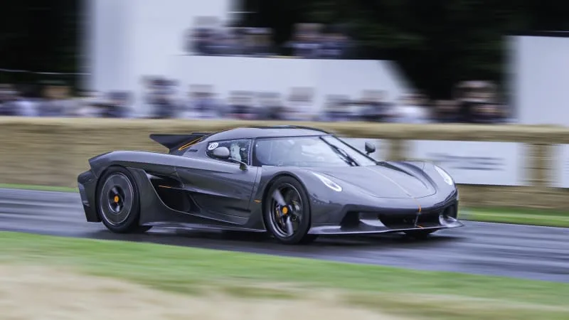 The Fastest Cars in the World: Reaching 300+ MPH and Beyond