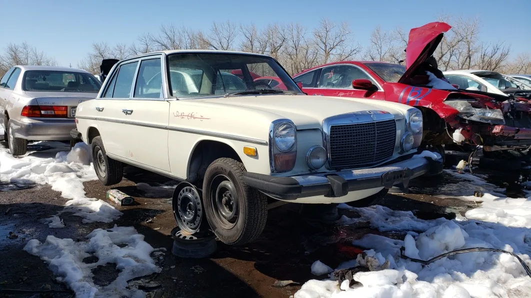 The Slow and Reliable: Exploring the Underpowered but Durable Mercedes-Benz W114