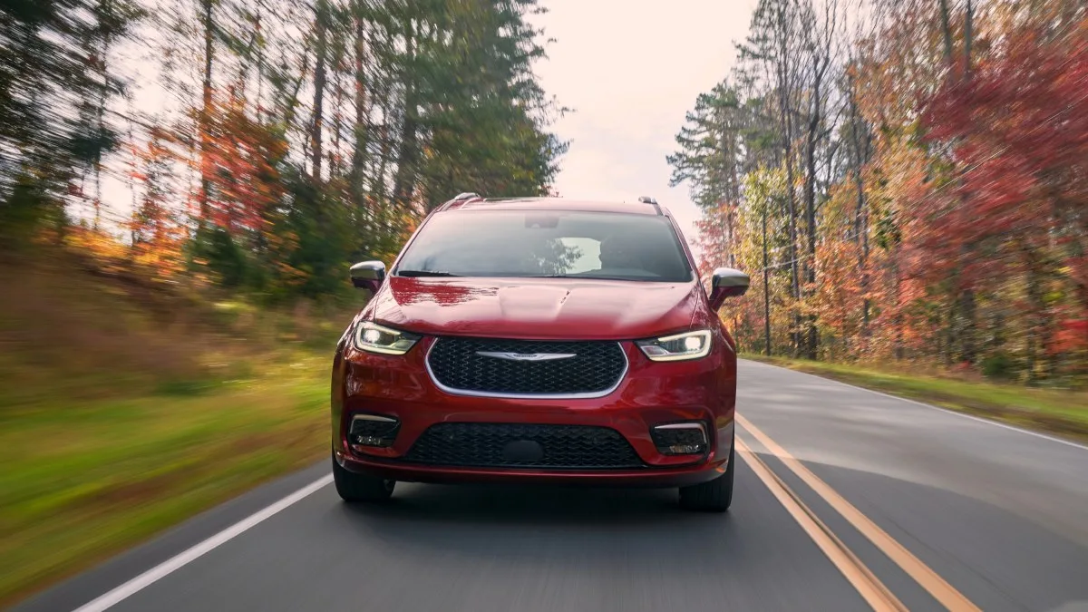 Chrysler Recalls Nearly 20,000 Hybrid Pacificas Over Fire Risk in High-Voltage Battery Pack