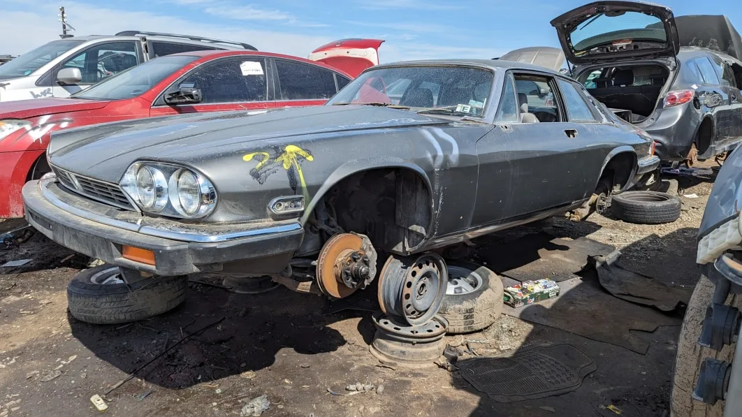 The Affordable V12 Coupe: The Jaguar XJ-S of 1985 Found in a Denver Junkyard