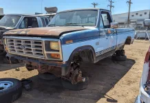 "Uncovering a Well-Preserved 1985 Ford F-150 Explorer in a Colorado Junkyard"