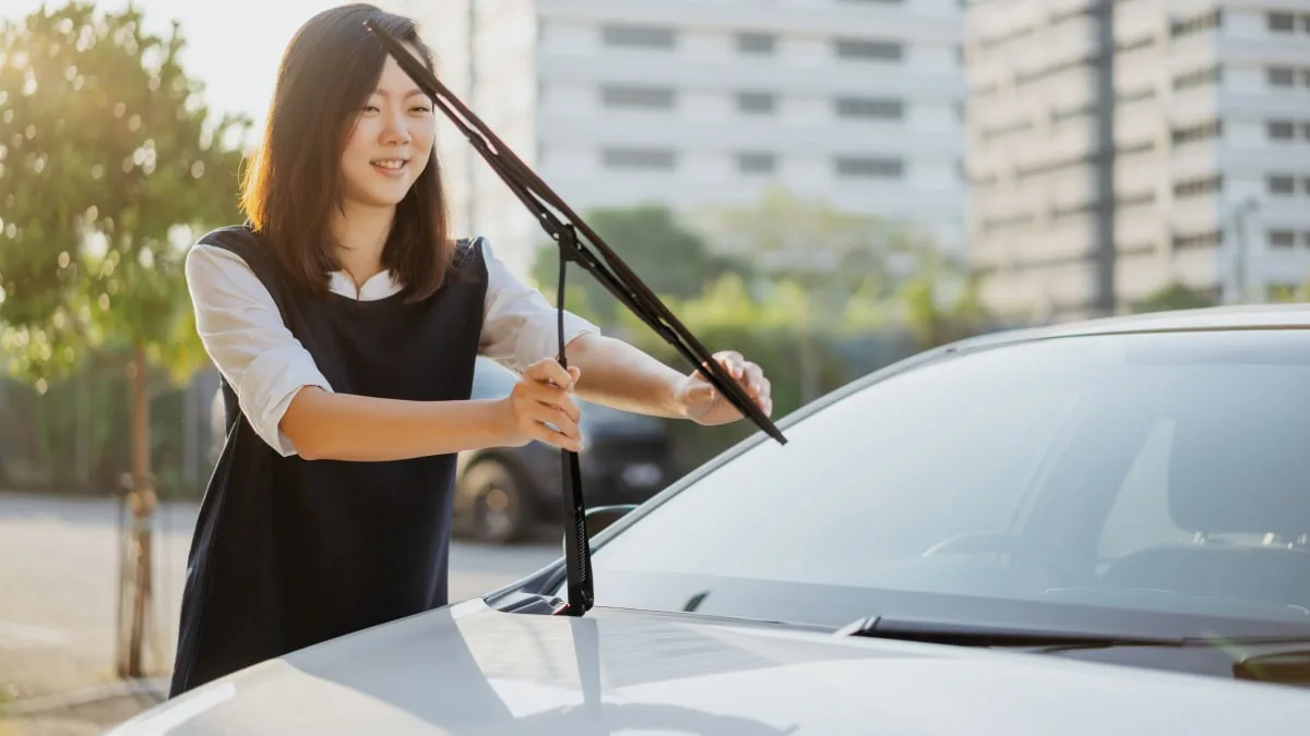 A Step-by-Step Guide: How to Install Windshield Wipers for Better Visibility in the Rain