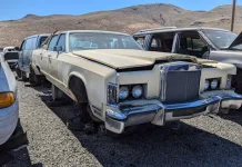 "The Incredible 1979 Continental Town Car: A Classic Luxury Beast Found in a Nevada Boneyard"