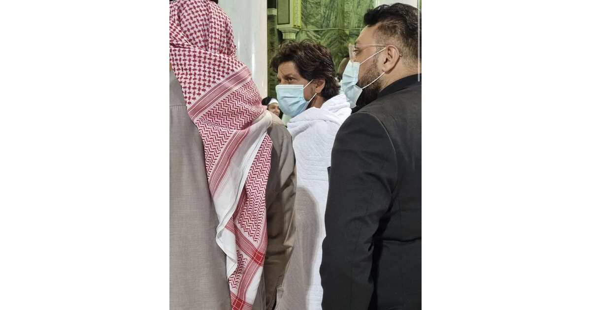 Bollywoods Shah Rukh Khan Performs Umrah In Makkah 