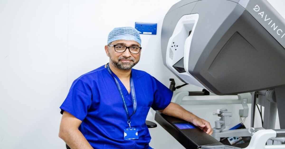 Pakistani Surgeon Sets World Record In Robotic Surgery, Revolutionizing ...