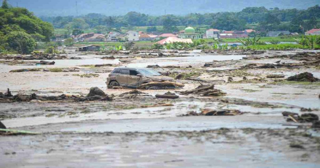 Flash floods and mudslides ravage West Sumatra - Global Village Space